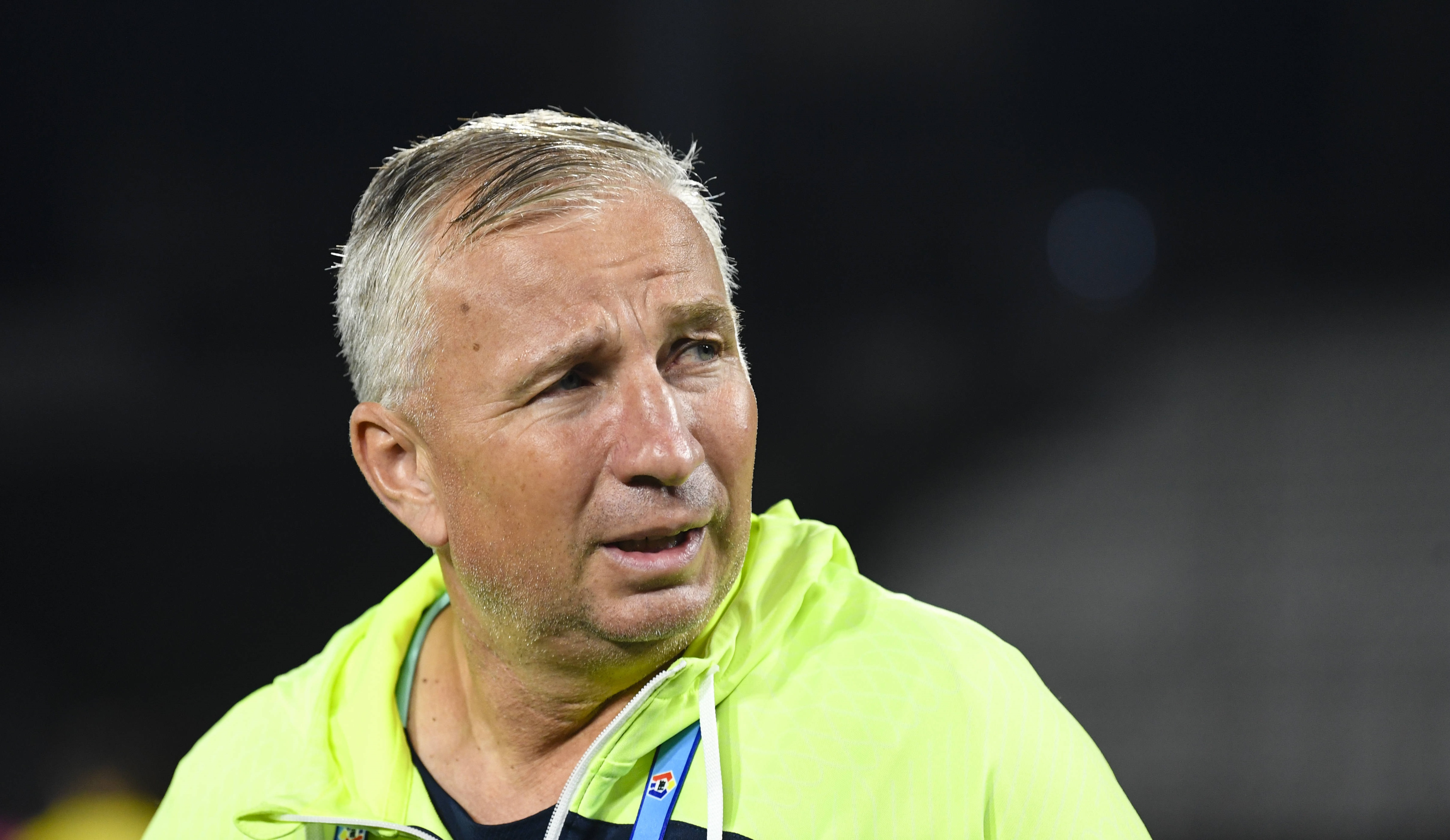 Dan Petrescu, mesaj pentru Louis Munteanu după ce atacantul a fost surprins &icirc;ntr-un club de noapte